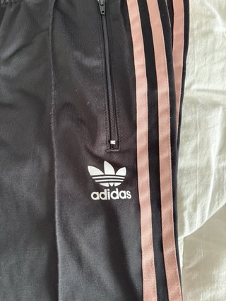 Pantalón chándal Adidas negro y rosa