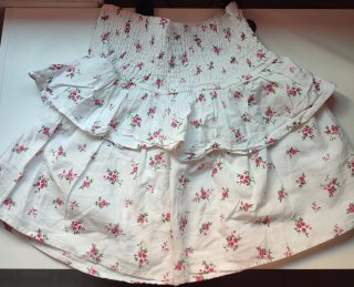 Falda floreada con cintura fruncida