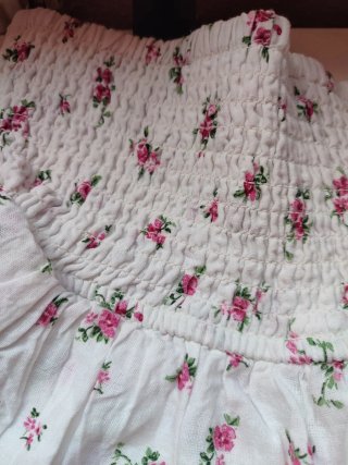 Falda floreada con cintura fruncida
