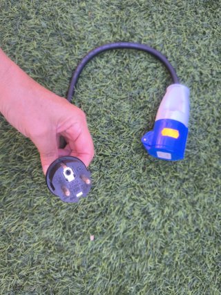 Cable alargador con enchufe y base