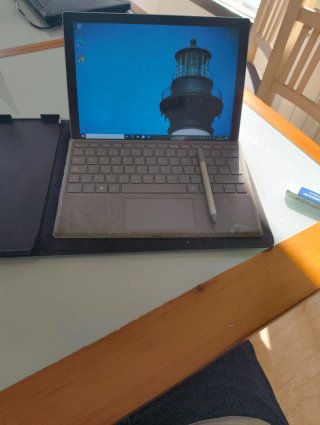 Microsoft Surface Pro 5 i5 8GB RAM 256 GB SSD