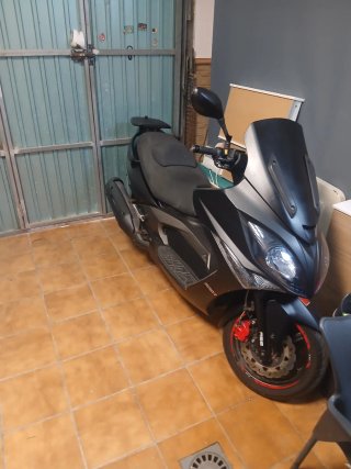 Maxi Scooter Negra y Gris