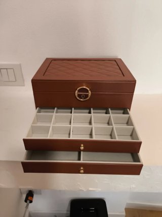 Portagioie grande marrone con dettagli oro