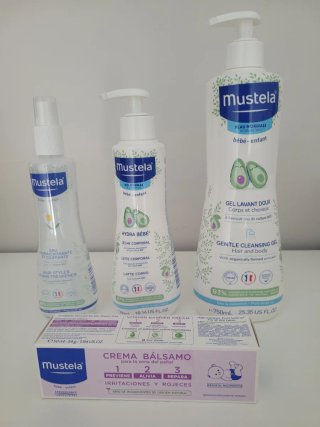 Lote de productos Mustela para bebés