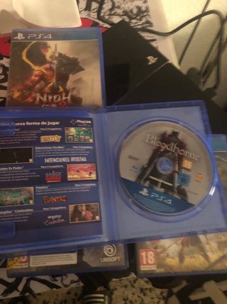 Consola PS4 Negra + Juegos y Accesorios