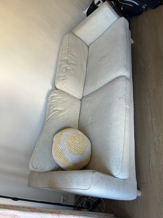 Sofá de 2 plazas beige y amarillo