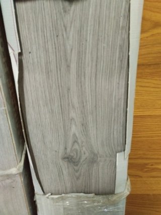 Parquet gris efecto madera Aprox. 4,20 m.cuadrados