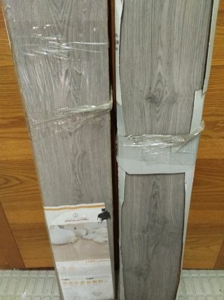 Parquet gris efecto madera Aprox. 4,20 m.cuadrados