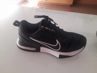 Zapatillas Nike Air Max Alpha Negras y blancas n39