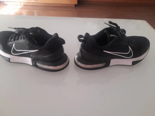 Zapatillas Nike Air Max Alpha Negras y blancas n39
