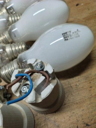 Bombillas Philips y casquillos farolas