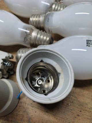Bombillas Philips y casquillos farolas