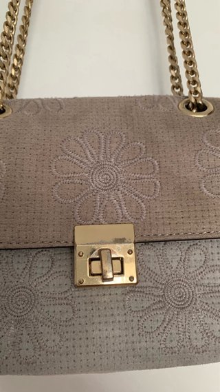 Bolso cadena tonos pastel beige y rosa