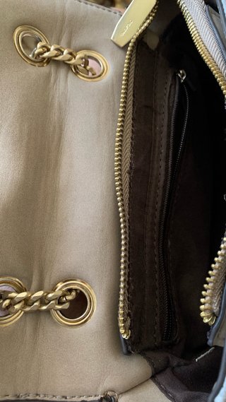 Bolso cadena tonos pastel beige y rosa
