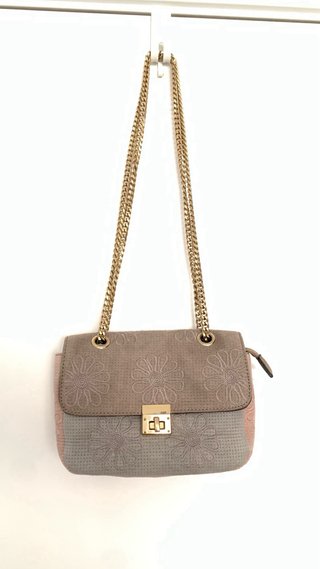 Bolso cadena tonos pastel beige y rosa