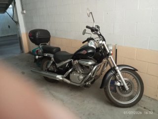 Suzuki Intruder LC Moto Cruiser Negra