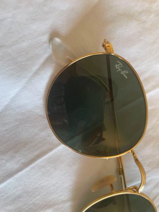 Gafas de sol Ray-Ban doradas y verdes