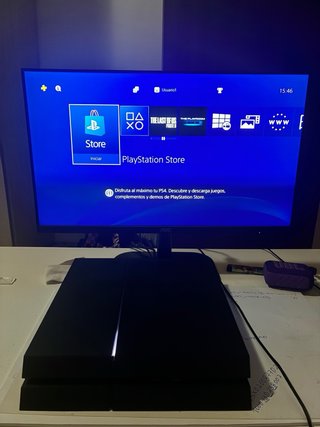PS4 500GB + 4 Giochi + Controller
