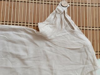 Camiseta beige manga corta botones
