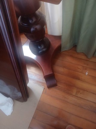 Mesa de comedor de madera maciza y sillas