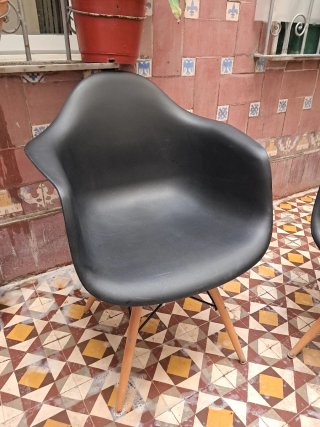 Sillas Eames Negras Plástico y Madera