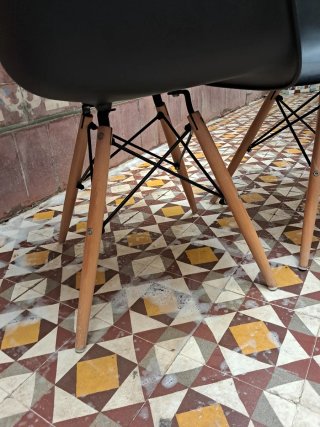 Sillas Eames Negras Plástico y Madera