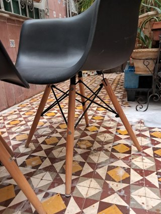 Sillas Eames Negras Plástico y Madera