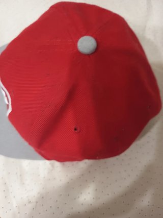 Gorra OBEY Roja y Gris.