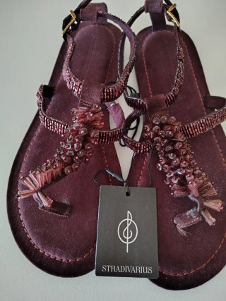 Sandalias Stradivarius Moradas y Doradas