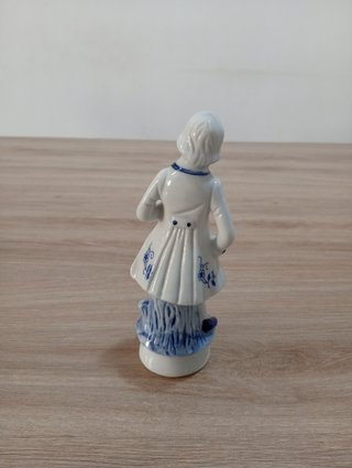 Figura porcelana caballero vintage azul y blanco