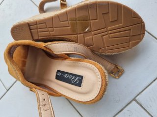 Scarpe donna con zeppa camoscio