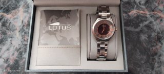 Reloj Lotus Dorado y Plateado