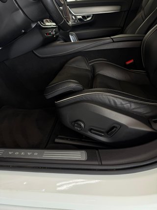 Volvo V90 D4 R-Design Auto 2022