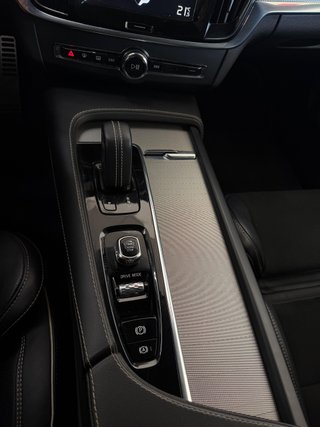 Volvo V90 D4 R-Design Auto 2022