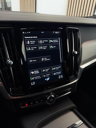 Volvo V90 D4 R-Design Auto 2022