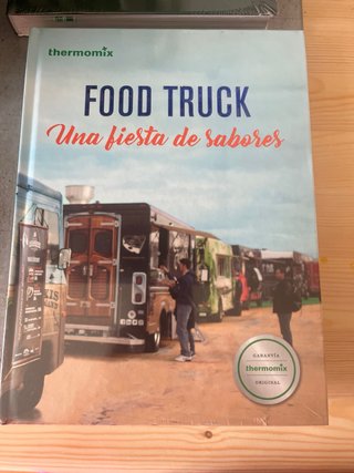 Thermomix Vorwerk con accesorios y libros