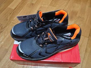 Zapatos de seguridad COFRA negros y naranjas