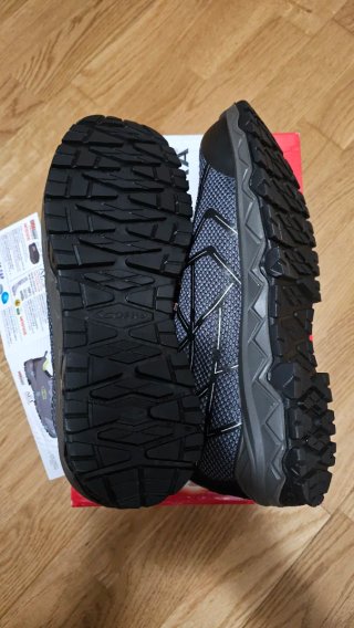 Zapatos de seguridad COFRA negros y naranjas