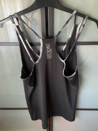 Camiseta deportiva KLA tirantes negra