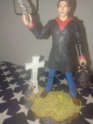 Figura personalizzata Dylan Dog Mezco