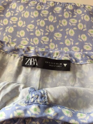 Falda midi Zara flores lila