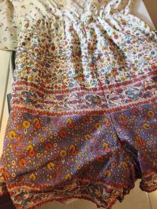 Mono Zara floral beige y multicolor