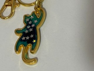 Llavero artesanal de resina hecho a mano