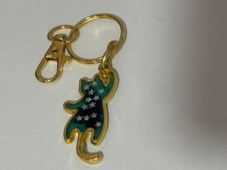 Llavero artesanal de resina hecho a mano