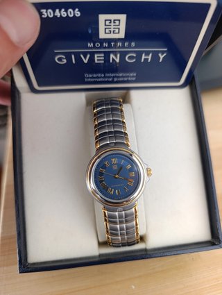 Reloj Givenchy Azul con caja