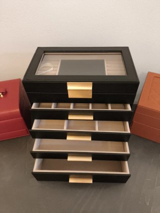Portagioie grande nero con dettagli oro