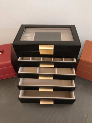 Portagioie grande nero con dettagli oro