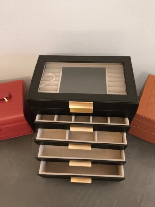 Portagioie grande nero con dettagli oro