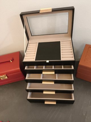 Portagioie grande nero con dettagli oro