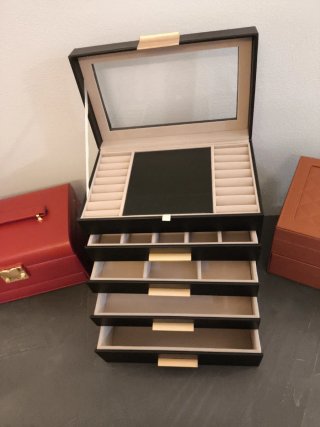 Portagioie grande nero con dettagli oro